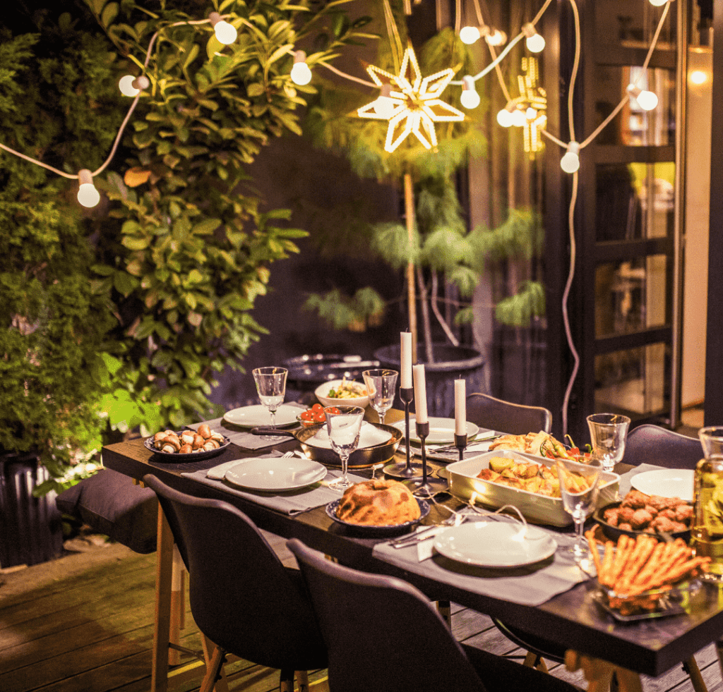 Foto mesa jardin con cena